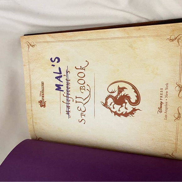 Disney Descendants  Mal's Spell Book Hardcover 2015 Disney Channel - Picture 9 of 14